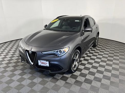 Used 2023 Alfa Romeo Stelvio Ti image 3