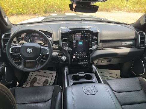 Used 2022 RAM 1500 Laramie AWD/4WD image 8