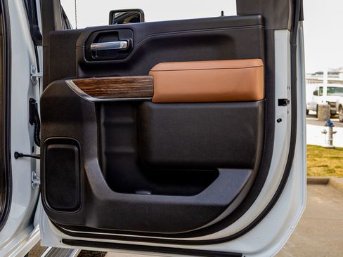 Used 2023 Chevrolet Silverado 3500 High Country w/ Technology Package image 38