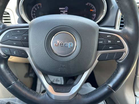 Used 2021 Jeep Grand Cherokee Laredo AWD/4WD image 25