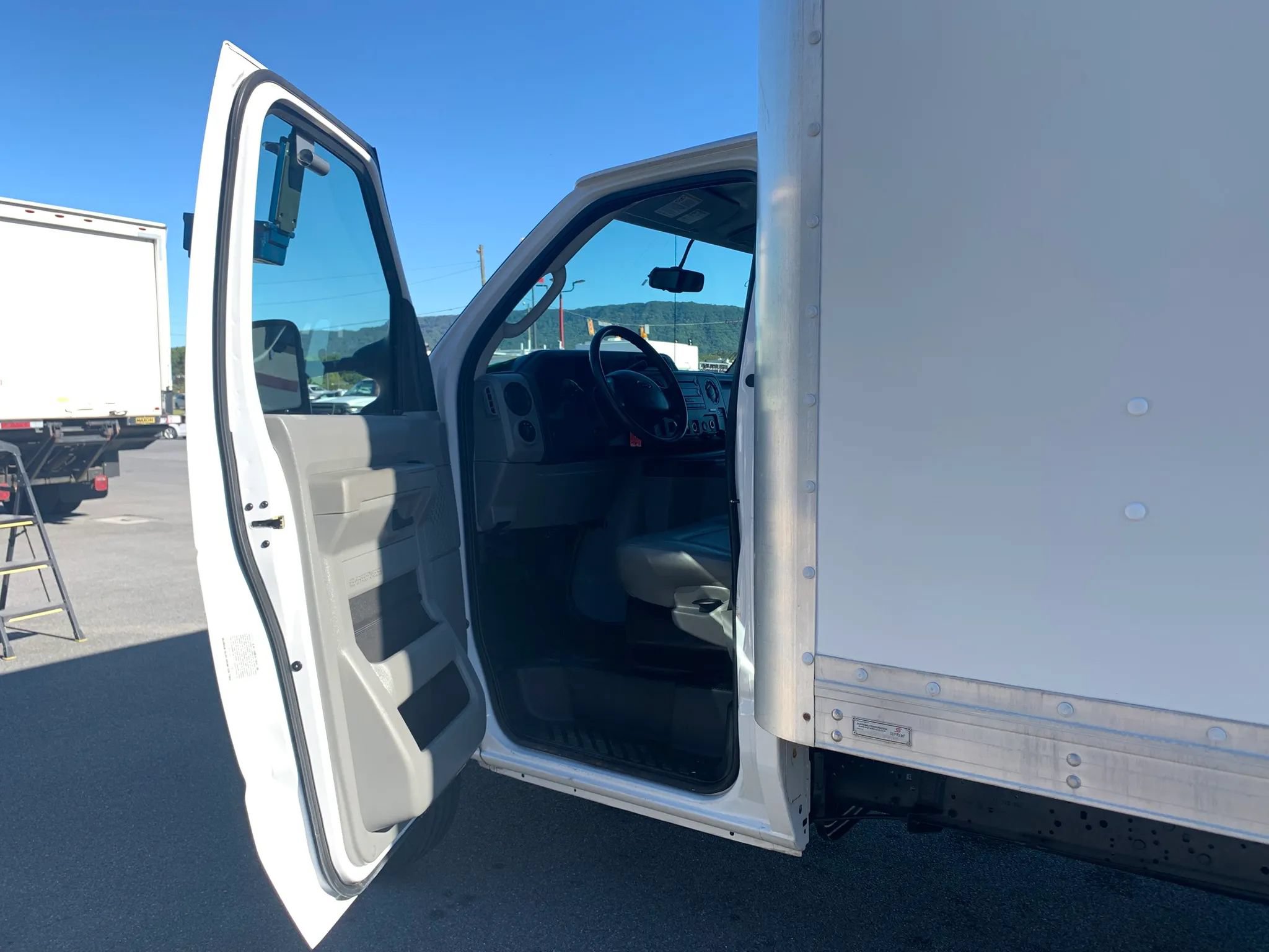 Used 2017 Ford E-450 and Econoline 450 Super Duty w/ Power Windows & Locks Group RWD image 7