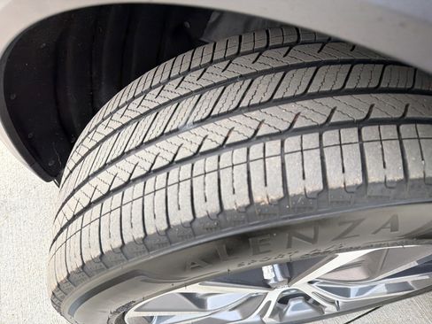 Certified 2023 Acura MDX FWD w/ Technology Package image 2