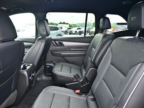 Used 2026 Buick Enclave Sport Touring AWD/4WD image 16