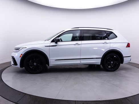 Used 2022 Volkswagen Tiguan SE R-Line FWD image 43