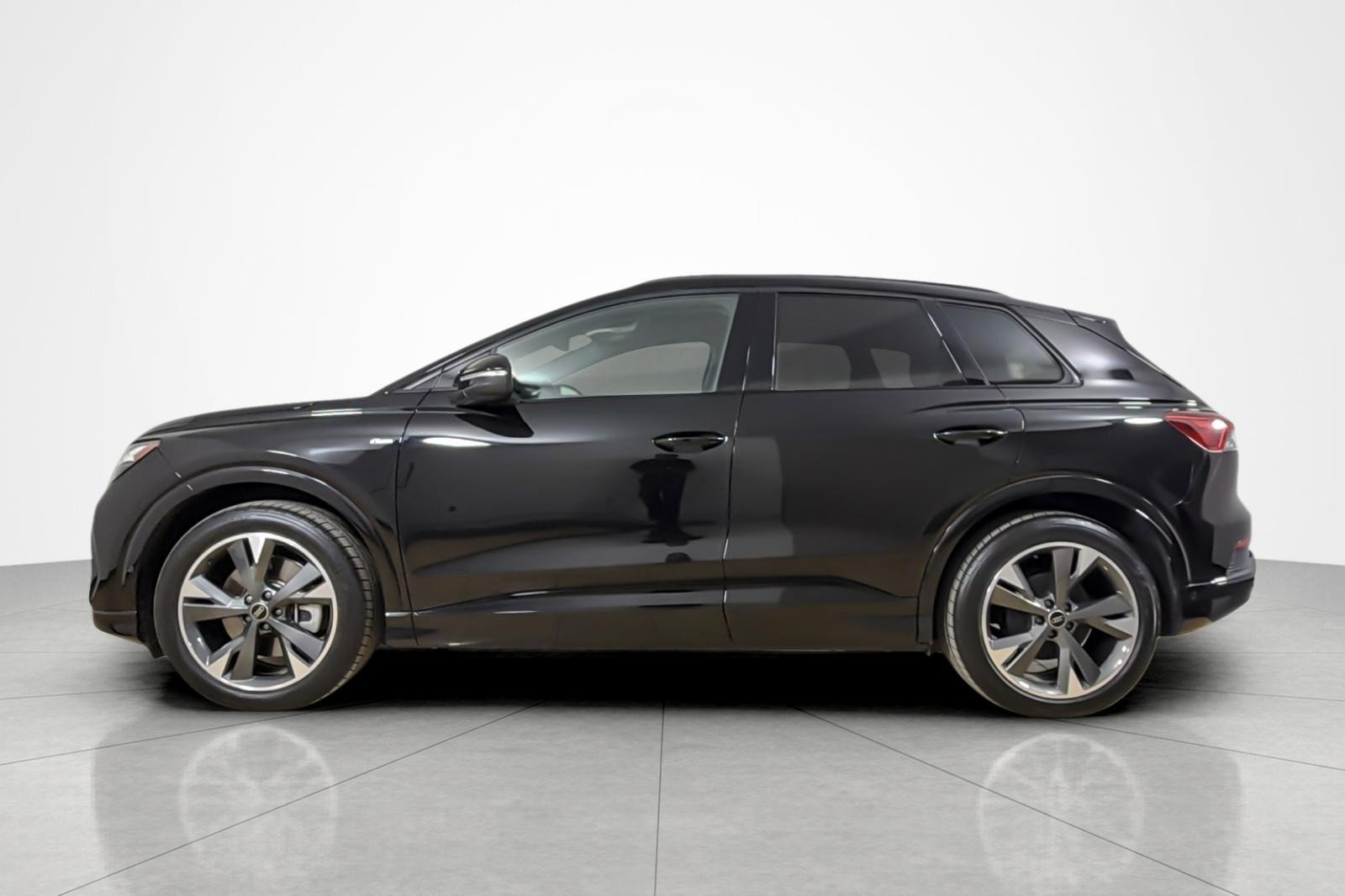 Certified 2024 Audi Q4 e-tron Premium Plus w/ Premium Plus AWD/4WD image 2