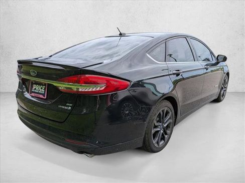 Used 2018 Ford Fusion SE w/ Equipment Group 601A FWD image 4
