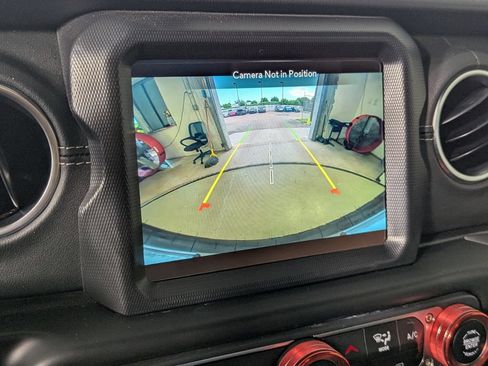 Used 2021 Jeep Wrangler Unlimited Sahara AWD/4WD image 20