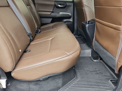 Used 2018 Toyota Tacoma Limited AWD/4WD image 21