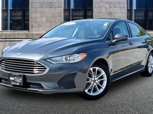 Used 2020 Ford Fusion SE FWD image 2