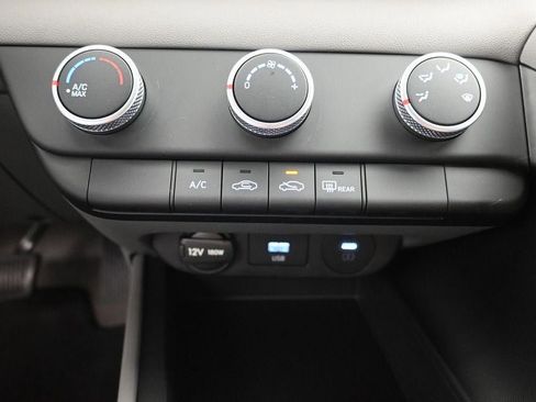 New 2026 Hyundai Elantra SE FWD image 18