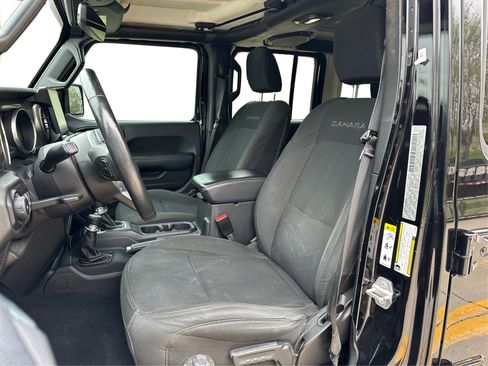 Used 2018 Jeep Wrangler Unlimited Sahara image 20