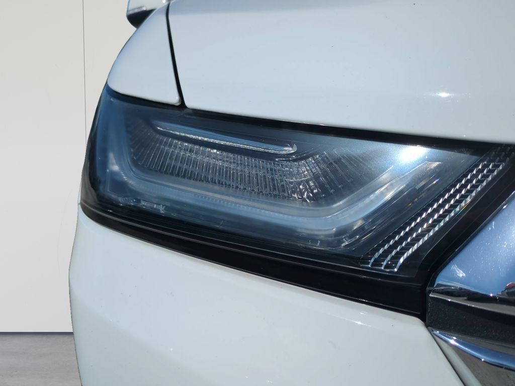 Used 2023 Chevrolet Traverse LT FWD image 9