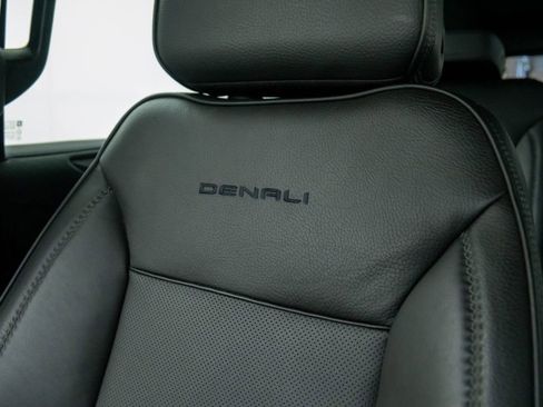 Used 2023 GMC Yukon XL Denali image 32