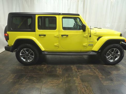 Used 2022 Jeep Wrangler Unlimited Sahara w/ LED Lighting Group AWD/4WD image 4