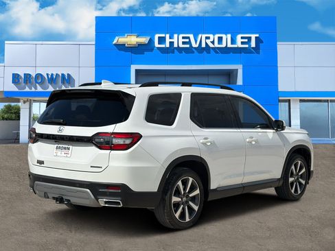 Used 2024 Honda Pilot Touring image 3