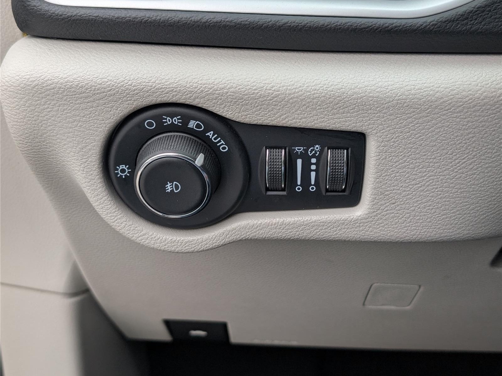 Used 2024 Chrysler Pacifica Touring-L FWD image 21