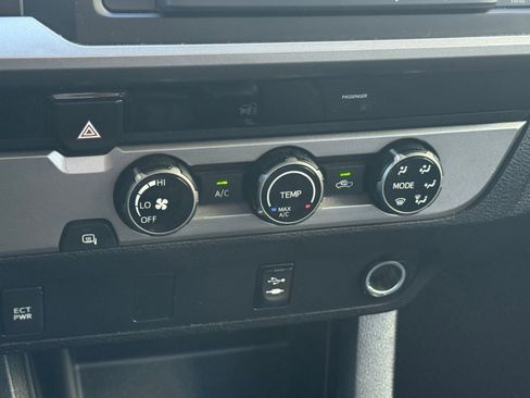 Used 2016 Toyota Tacoma SR5 image 18