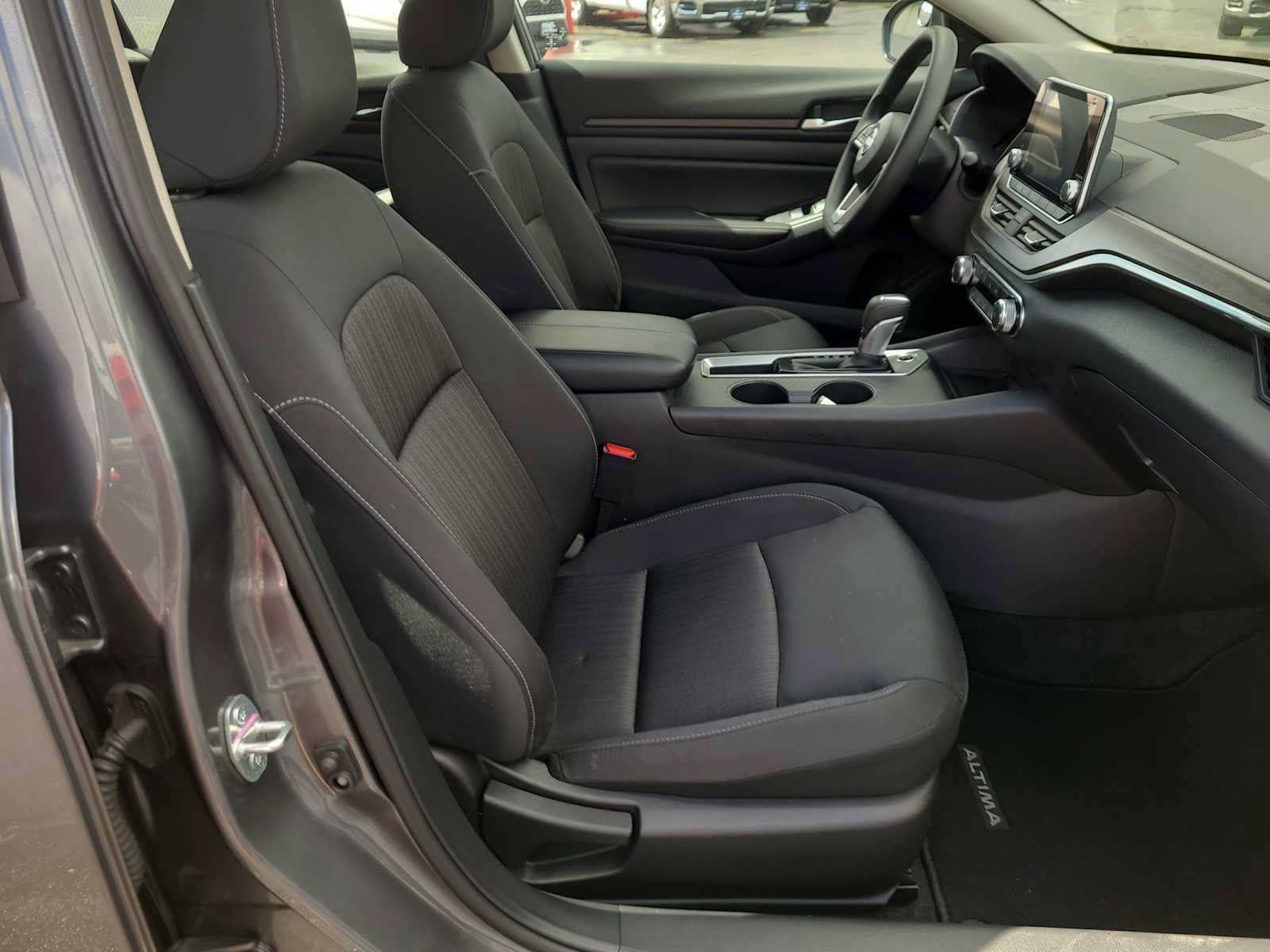 Used 2025 Nissan Altima 2.5 SV FWD image 22