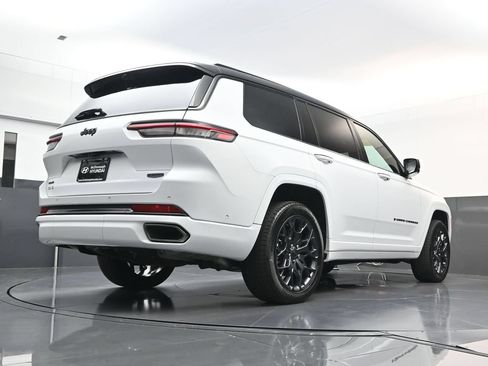 Used 2025 Jeep Grand Cherokee L Summit AWD/4WD image 29