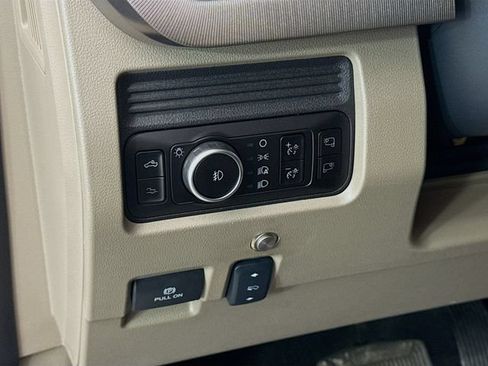 Used 2025 Ford F450 Platinum w/ Platinum Plus Package AWD/4WD image 10