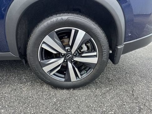 Used 2024 Nissan Rogue SL FWD image 34