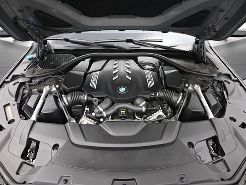 Used 2022 BMW 750i xDrive w/ Executive Package image 24