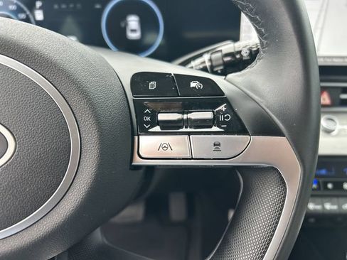 Used 2025 Hyundai Elantra Limited FWD image 21