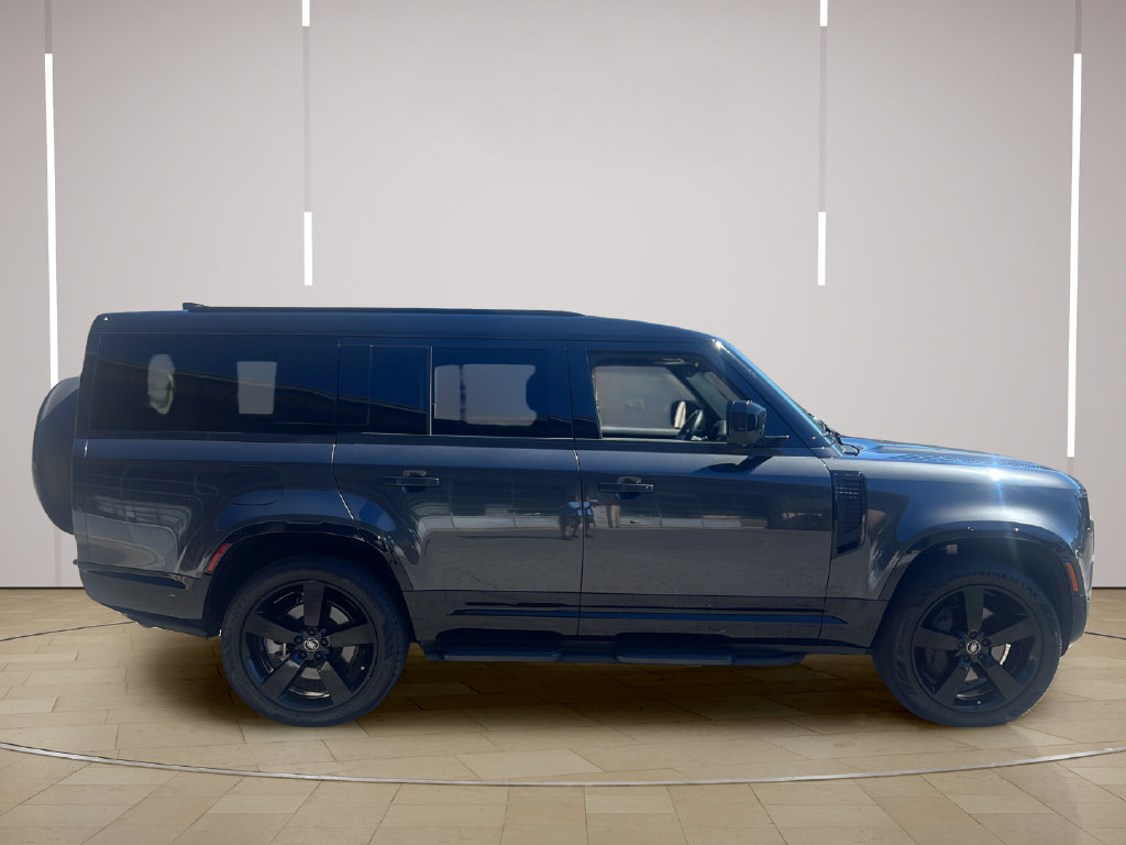 Used 2025 Land Rover Defender 130 X-Dynamic SE AWD/4WD image 8