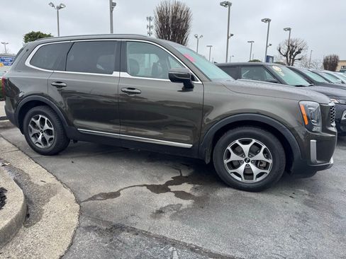 Used 2021 Kia Telluride EX image 3