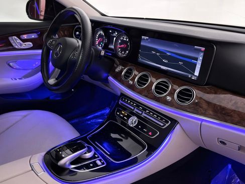 Used 2018 Mercedes-Benz E 300 4MATIC w/ Premium 1 Package image 27