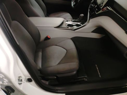 Used 2022 Toyota Camry LE image 9