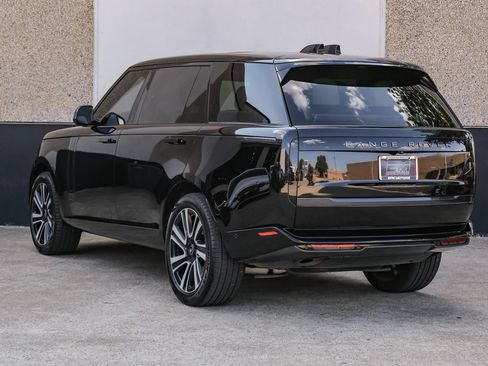 Used 2023 Land Rover Range Rover Long Wheelbase SE AWD/4WD image 9