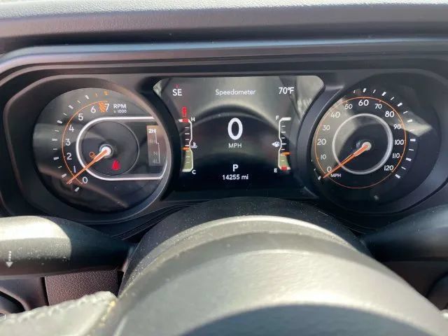 Used 2025 Jeep Gladiator Rubicon w/ Safety Group AWD/4WD image 37