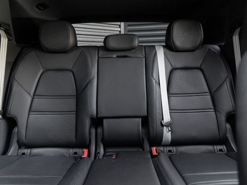 Certified 2023 Porsche Cayenne Platinum Edition AWD/4WD image 26