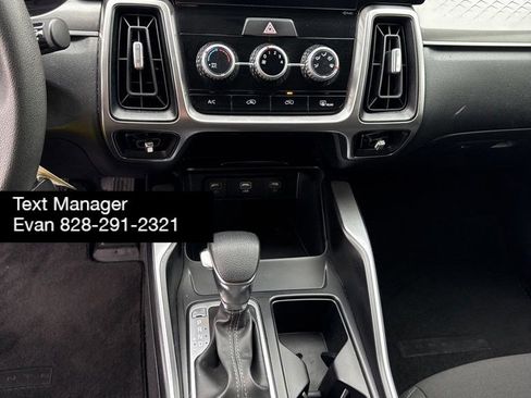 Used 2023 Kia Sorento LX image 30