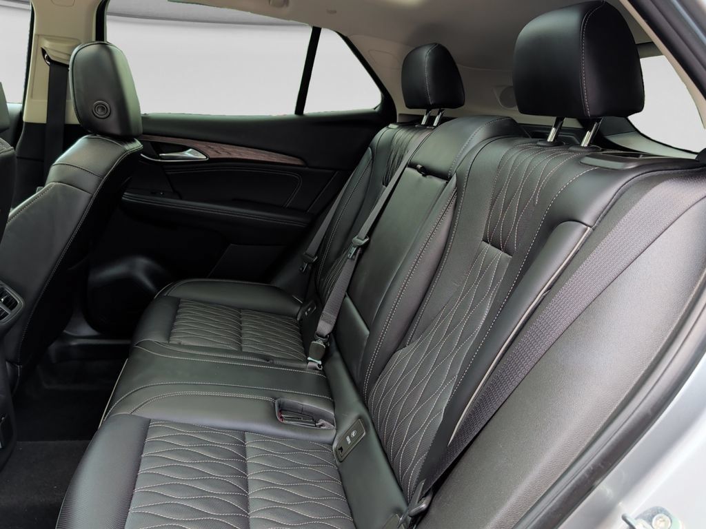Used 2023 Buick Envision Avenir AWD/4WD image 31