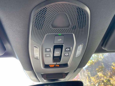 Used 2024 Porsche Cayenne Base image 30