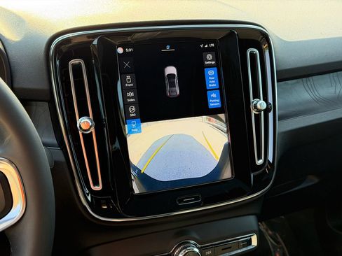 Certified 2023 Volvo C40 P8 Recharge Ultimate AWD/4WD image 17