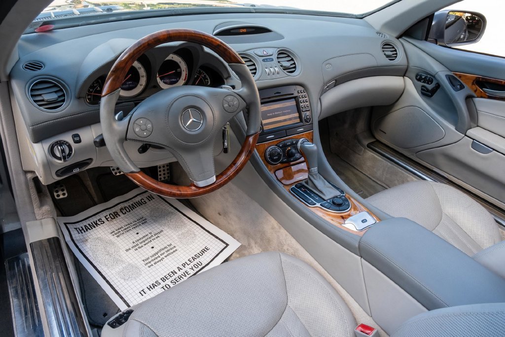 Used 2011 Mercedes-Benz SL 550 image 16