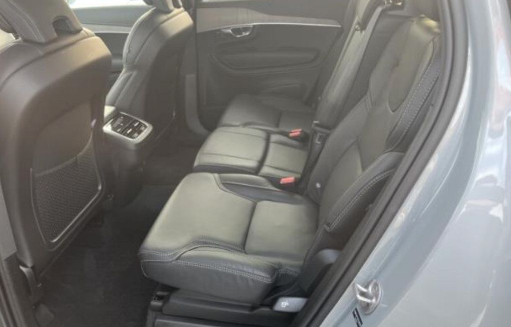 Used 2025 Volvo XC90 B5 Ultra AWD/4WD image 4