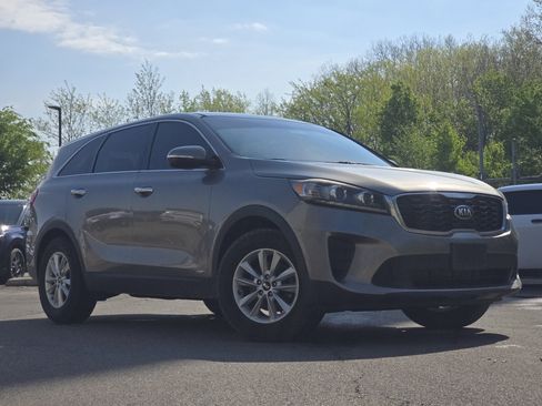 Used 2019 Kia Sorento AWD V6 image 1