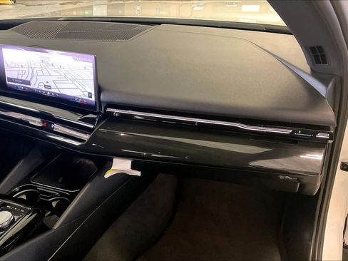 Certified 2024 BMW 530i image 18