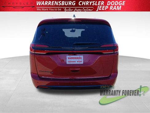 New 2026 Chrysler Pacifica Select image 5