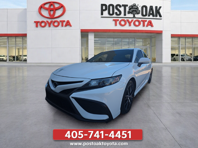 Used 2023 Toyota Camry SE FWD image 1