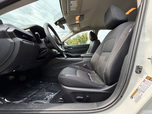 Used 2025 Nissan Altima 2.5 SV FWD image 23