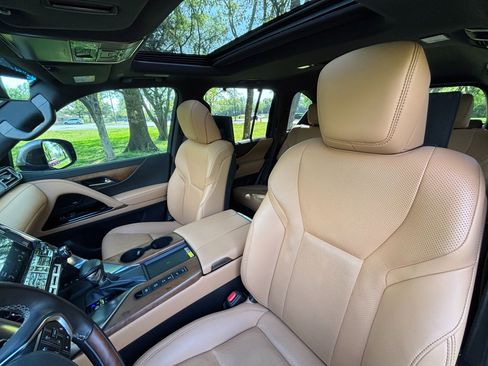 Used 2023 Lexus LX 600 4WD w/ Accessory Package (Z1) image 11