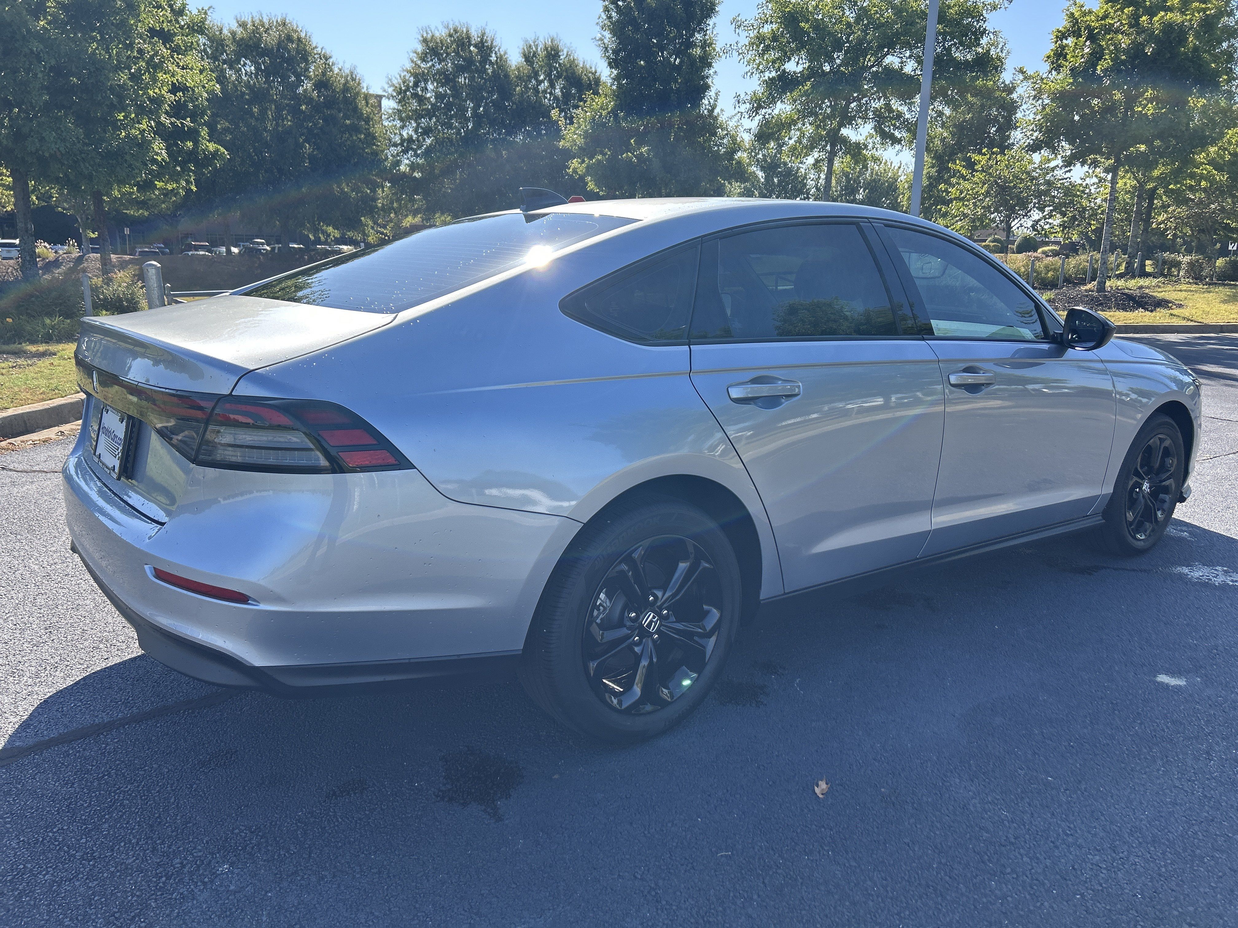 Used 2025 Honda Accord SE image 9