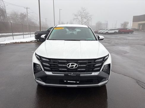 Used 2025 Hyundai Tucson SE image 2
