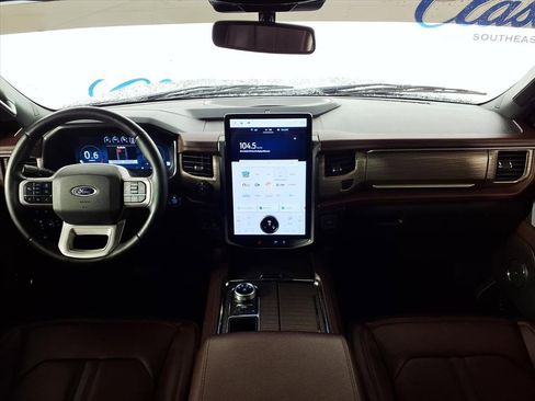 Used 2023 Ford Expedition Limited image 11