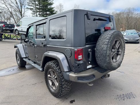 Used 2017 Jeep Wrangler Unlimited Sahara AWD/4WD image 4